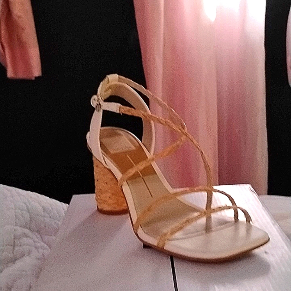 Strappy heeled sandles
